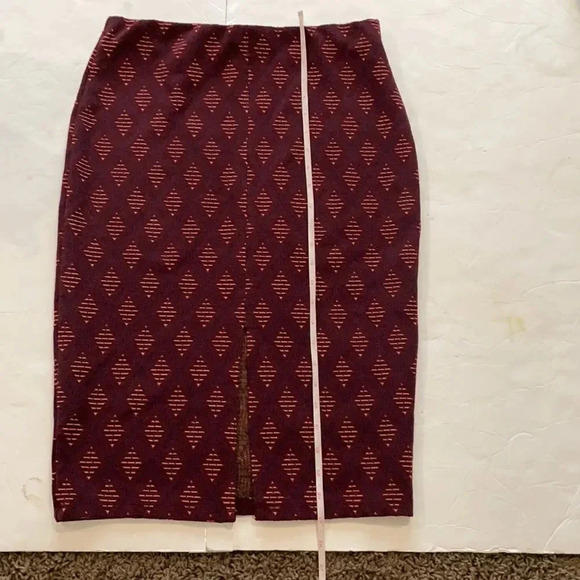 Zara maroon print pencil midi skirt Front slit Size L Geometric Stretchy - Picture 8 of 11
